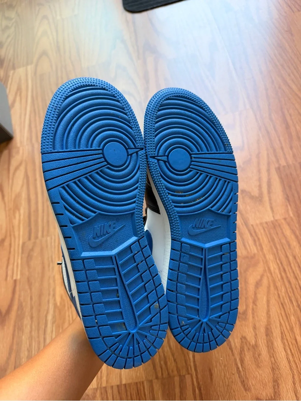 Nike Kids Black & Blue Low-Top Sneakers